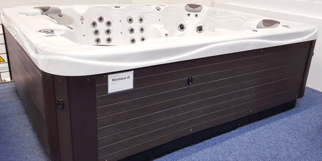 Whirlpool gebraucht Gebrauchter Außenwhirlpool Mystique von Vita Spas